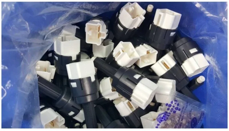 ORIGINAL BRAKE SWITCH PERODUA MYVI/VIVA/ALZA AND TOYOTA (84340-69025)